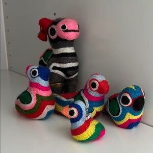 Set of 5 Vintage Mexican Huichol Yarn Bird Figurines – Colorful Folk Art Animals